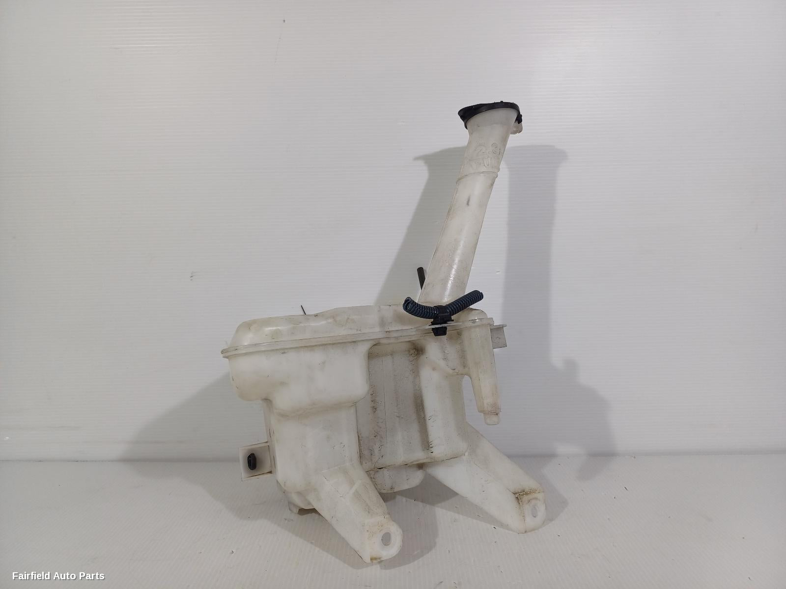2011-2019 Toyota Yaris Washer Bottle