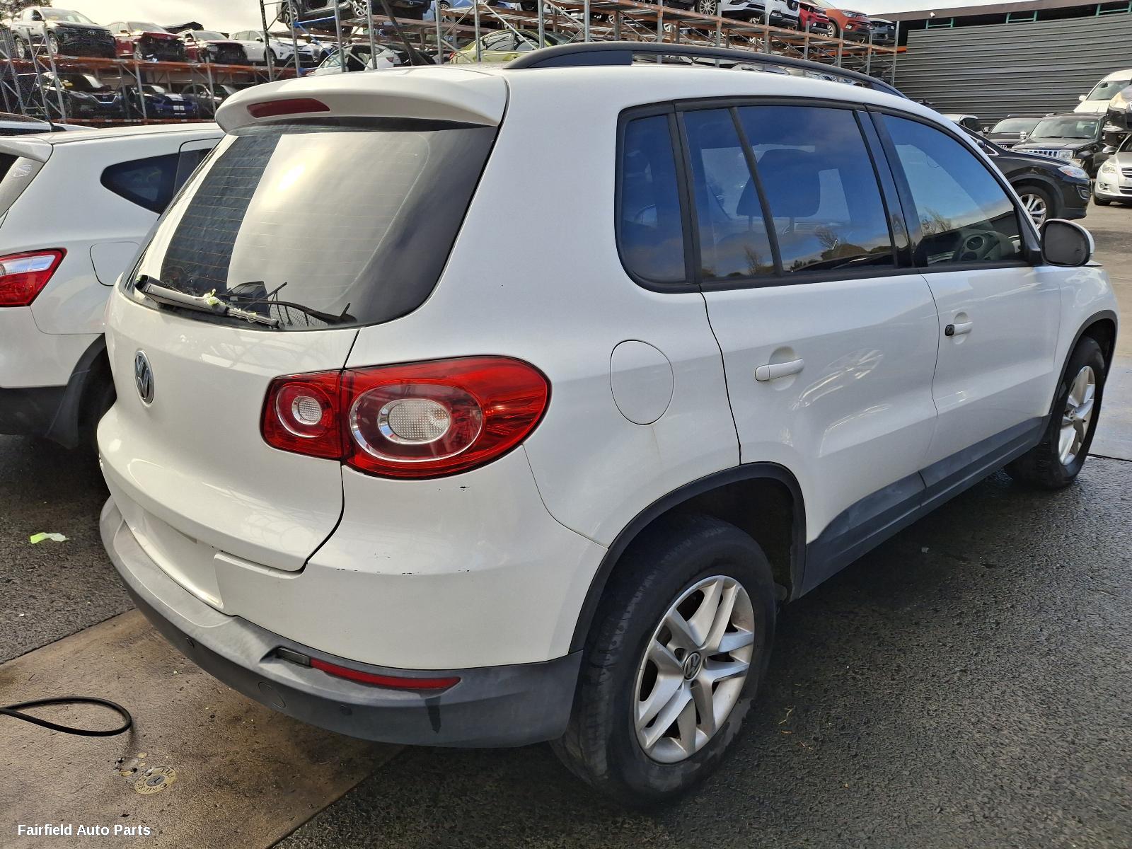 2010 Volkswagen Tiguan Right Headlamp