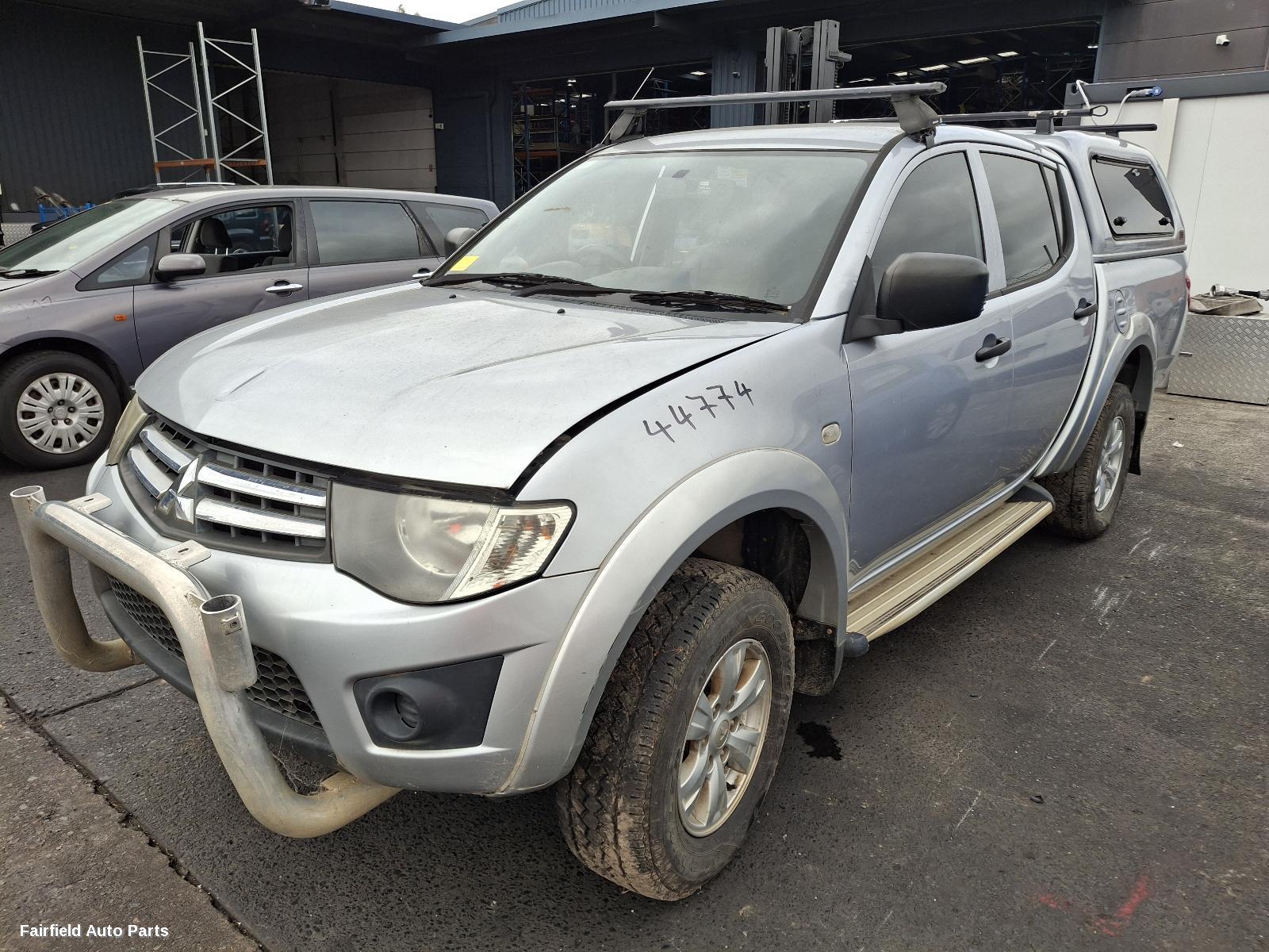 2015 Mitsubishi Triton Glove Box