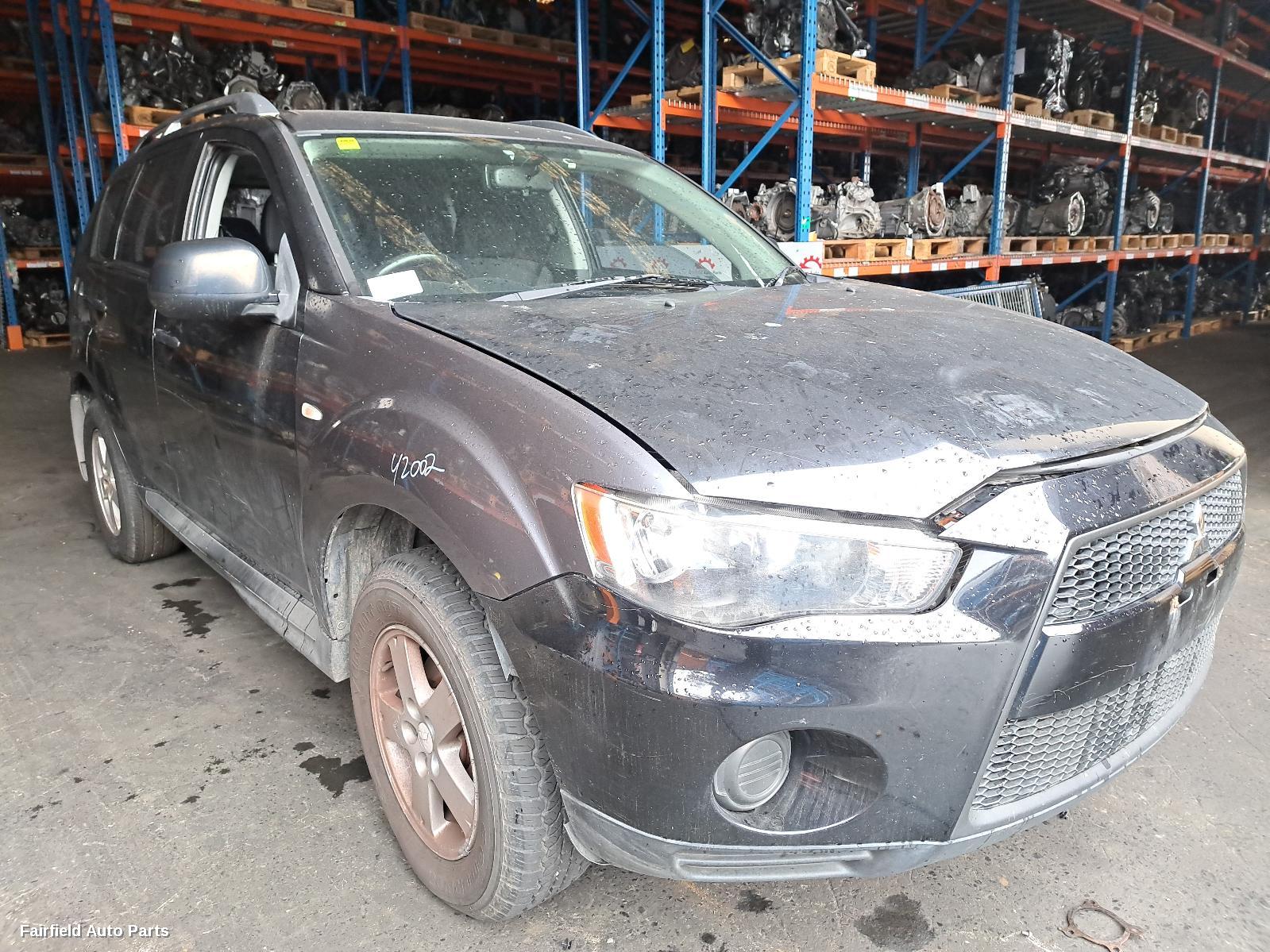 2010 Mitsubishi Outlander Left Guard