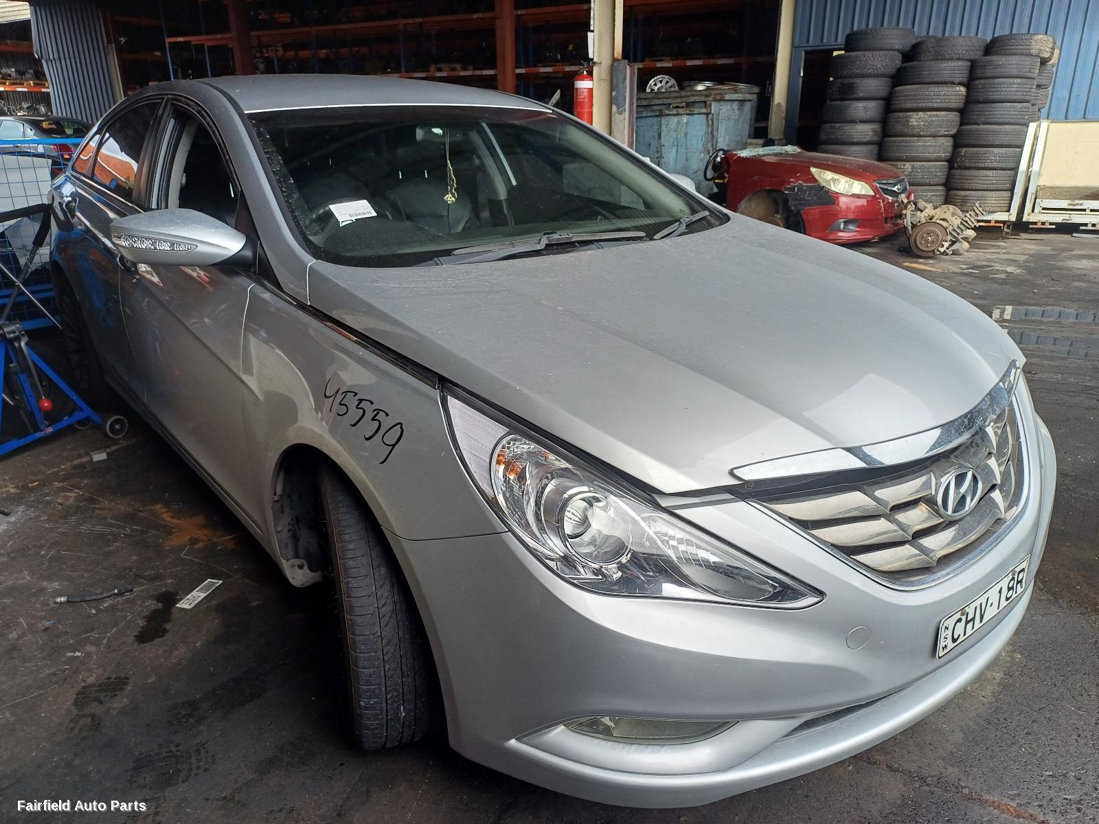 2010-2014 Hyundai I45 Right Guard Liner