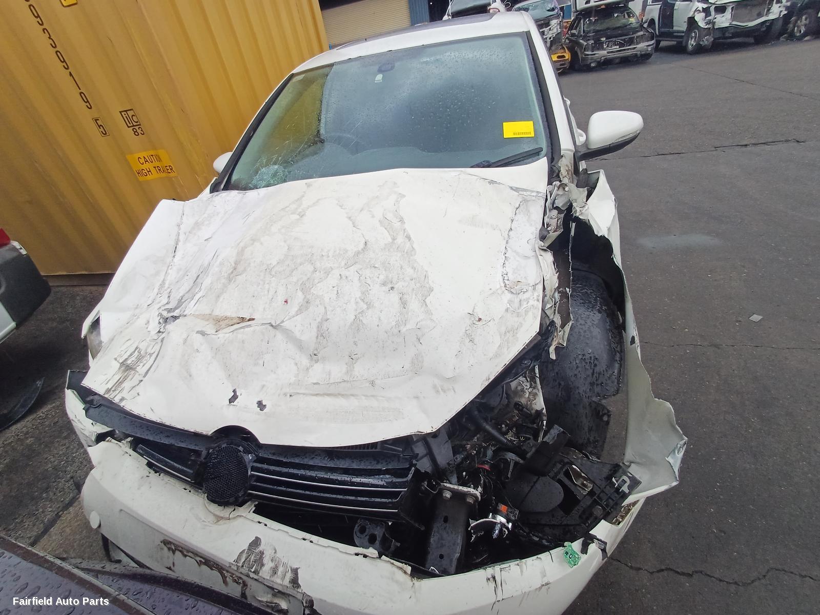 2009 Volkswagen Golf Left Taillight