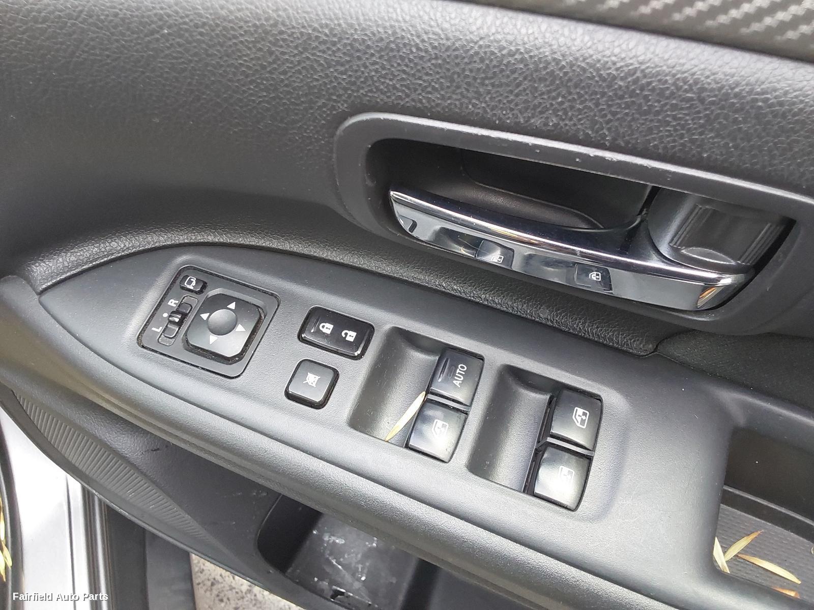 2017 Mitsubishi Outlander Courtesy Light