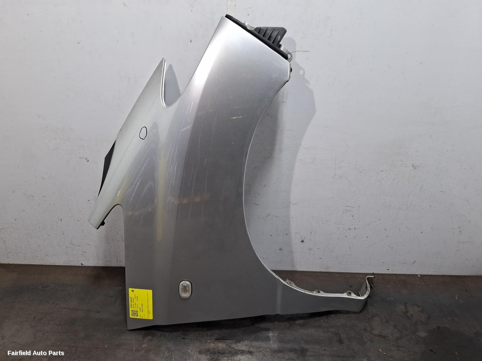 2003 Toyota Estima Right Guard