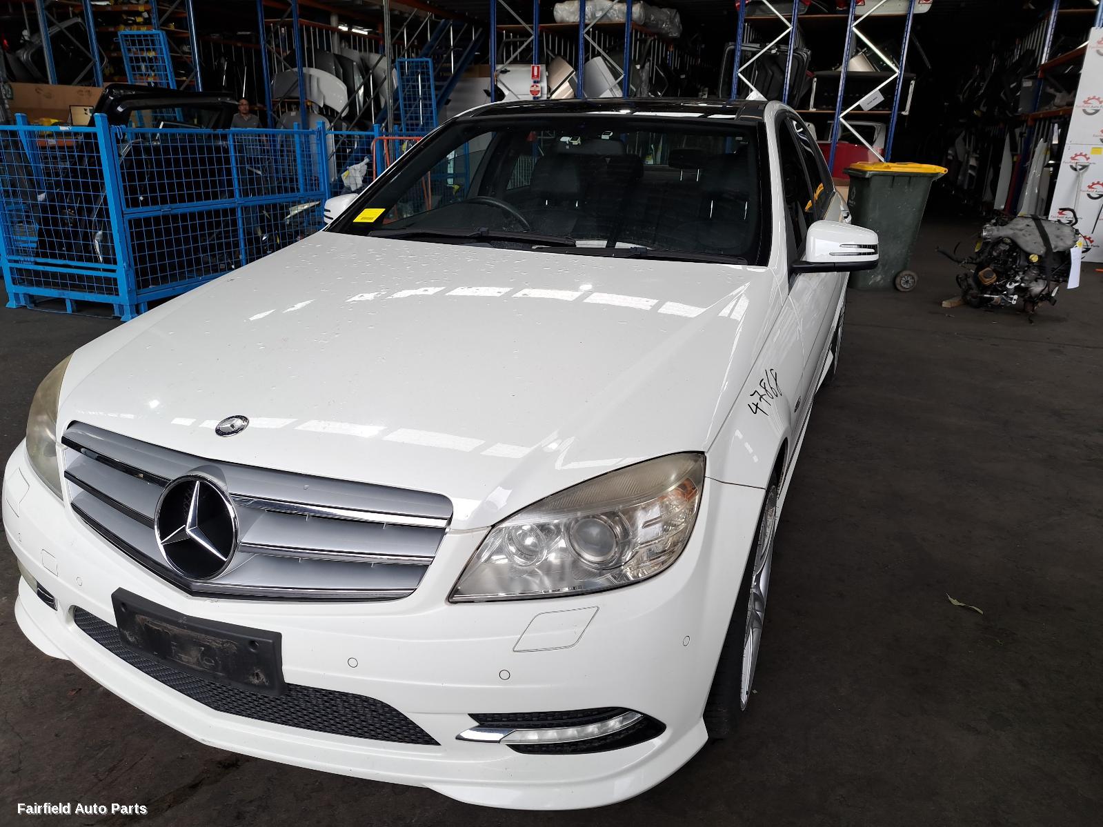 2010 Mercedes C Class Right Front Hub Assembly