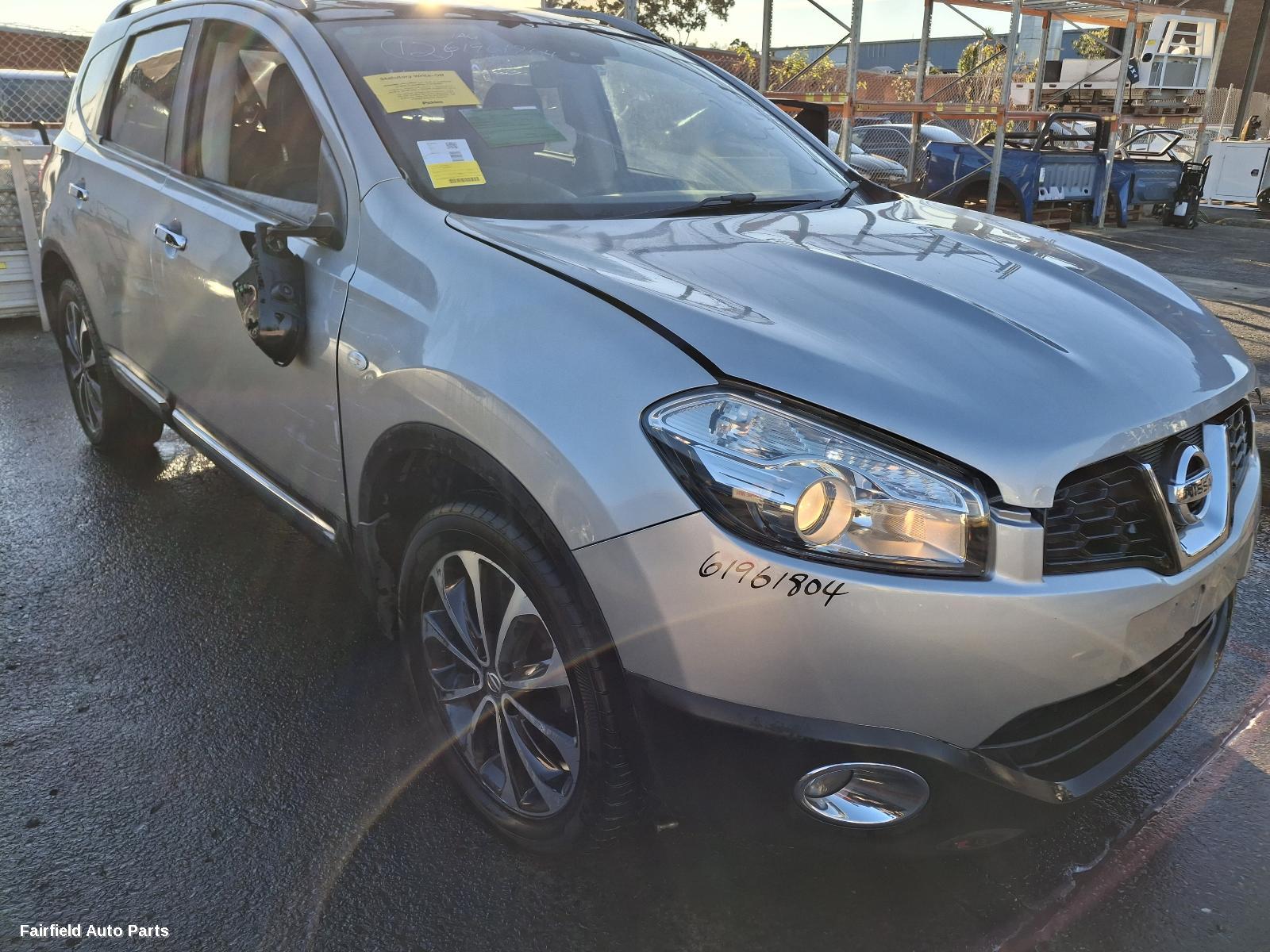 2010-2014 Nissan Dualis Left Rear Door Sliding