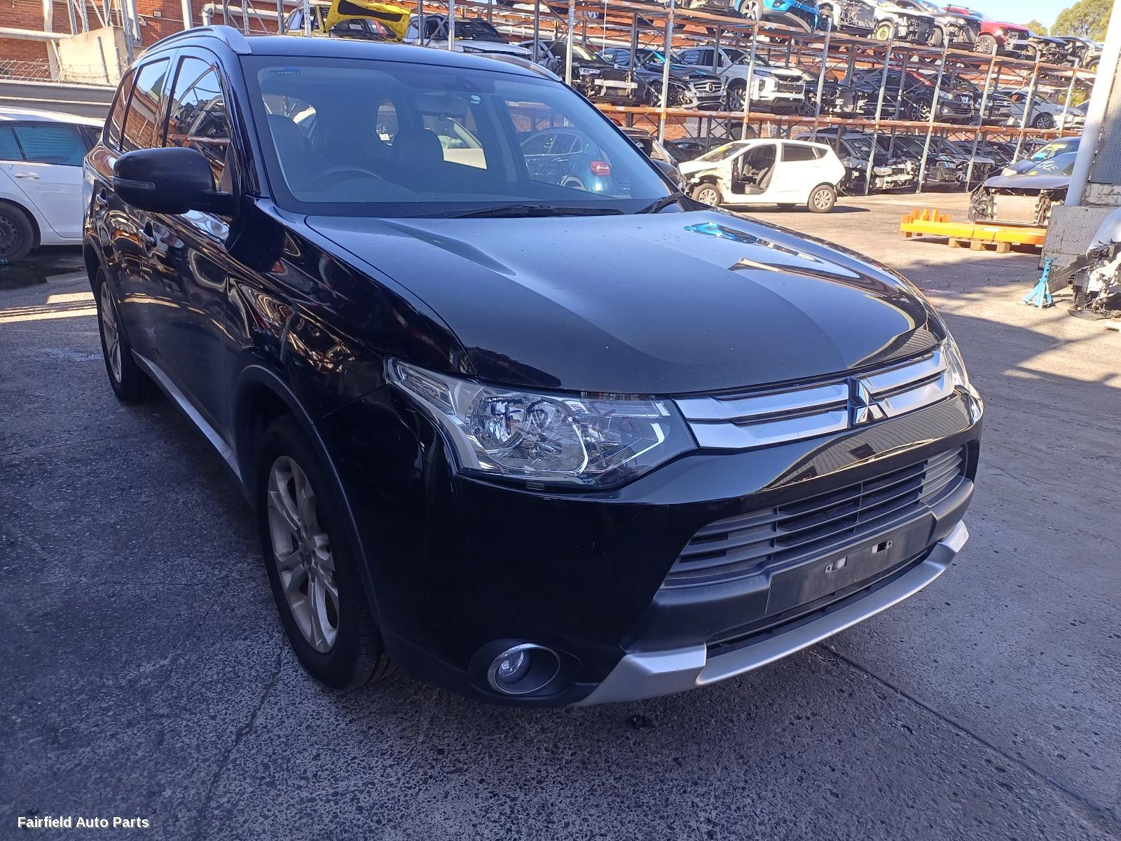 2014 Mitsubishi Outlander Left Guard