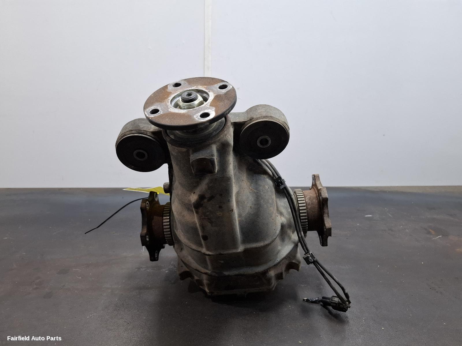 2002-2010 Nissan Elgrand Differential Centre