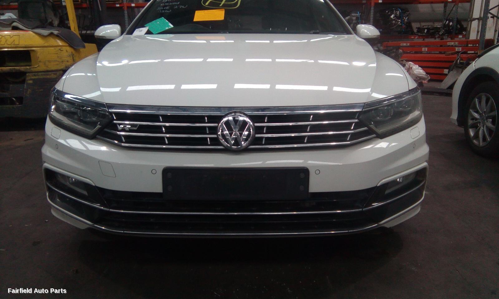 2017 Volkswagen Passat Right Taillight