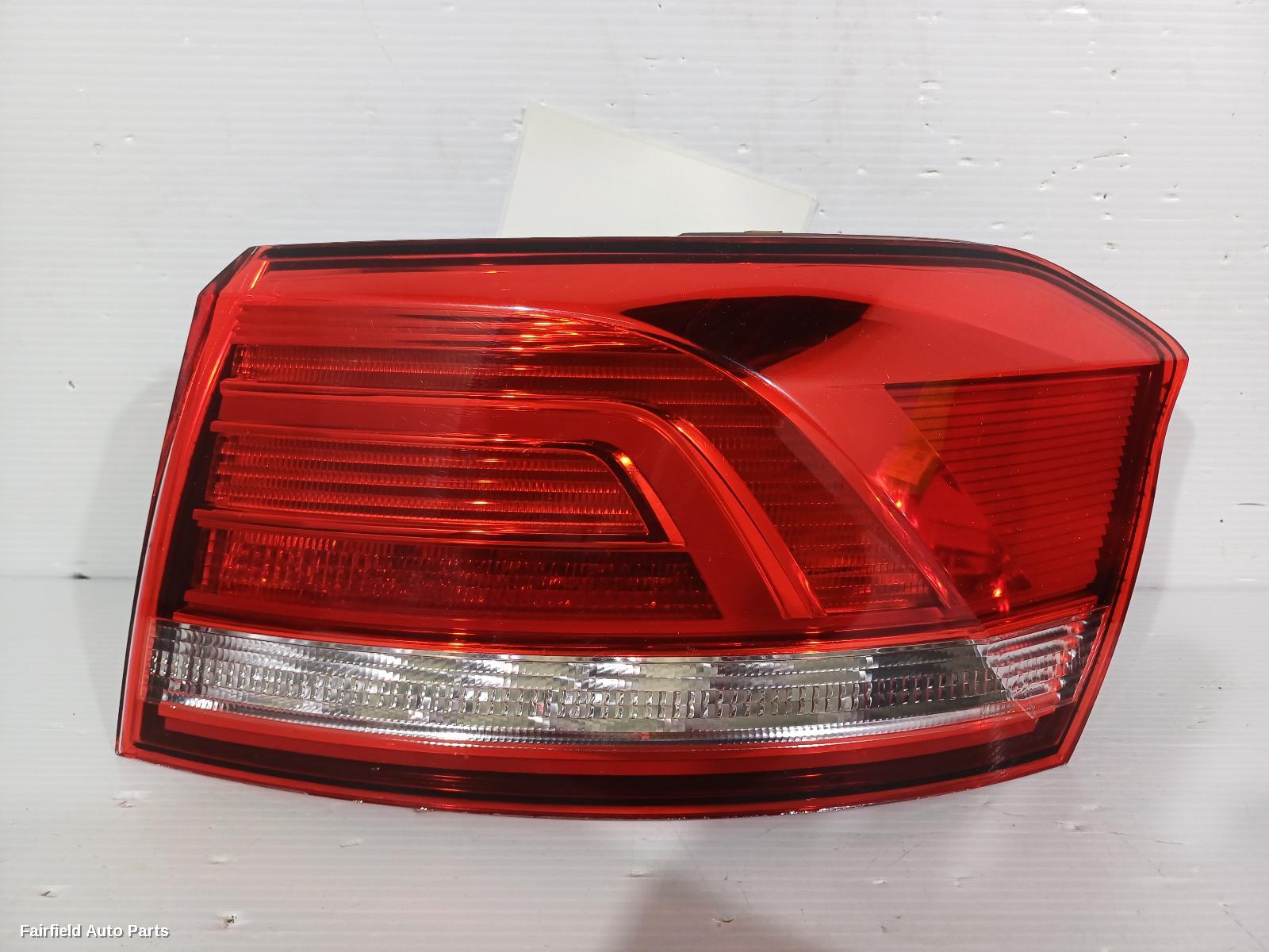 2015-2019 Volkswagen Passat Right Taillight