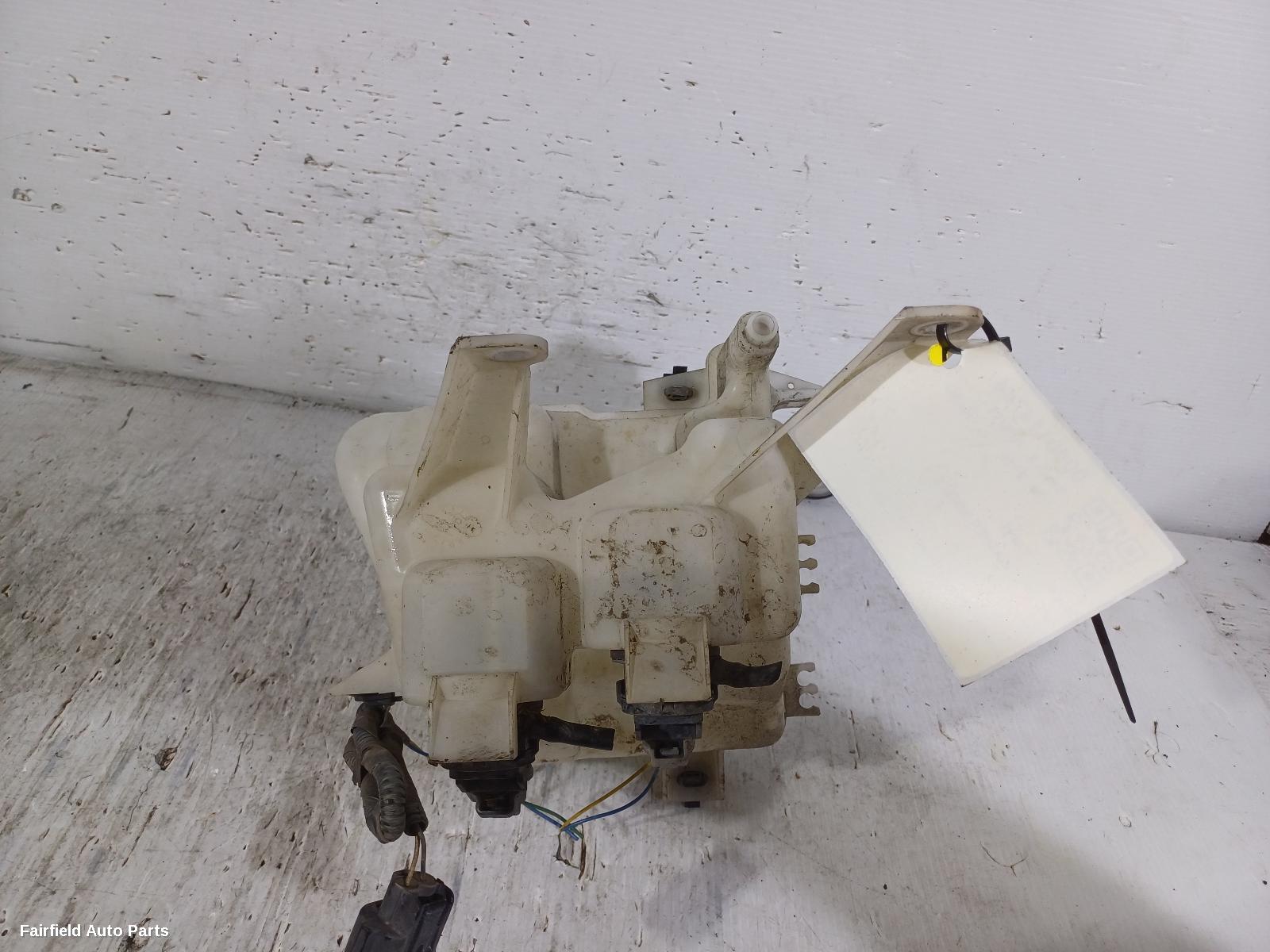 2011-2019 Toyota Yaris Washer Bottle