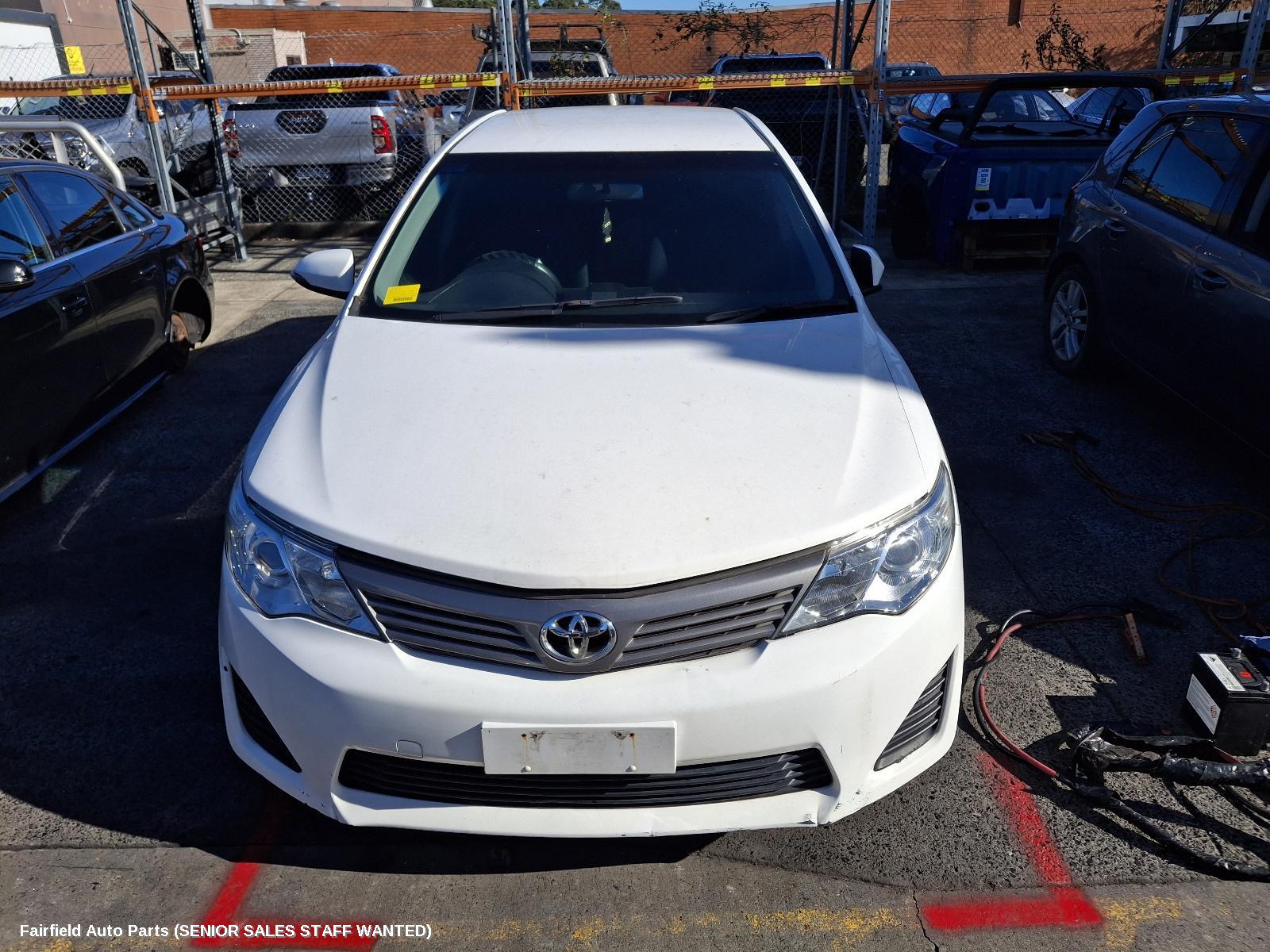 2014 Toyota Camry Right Headlamp