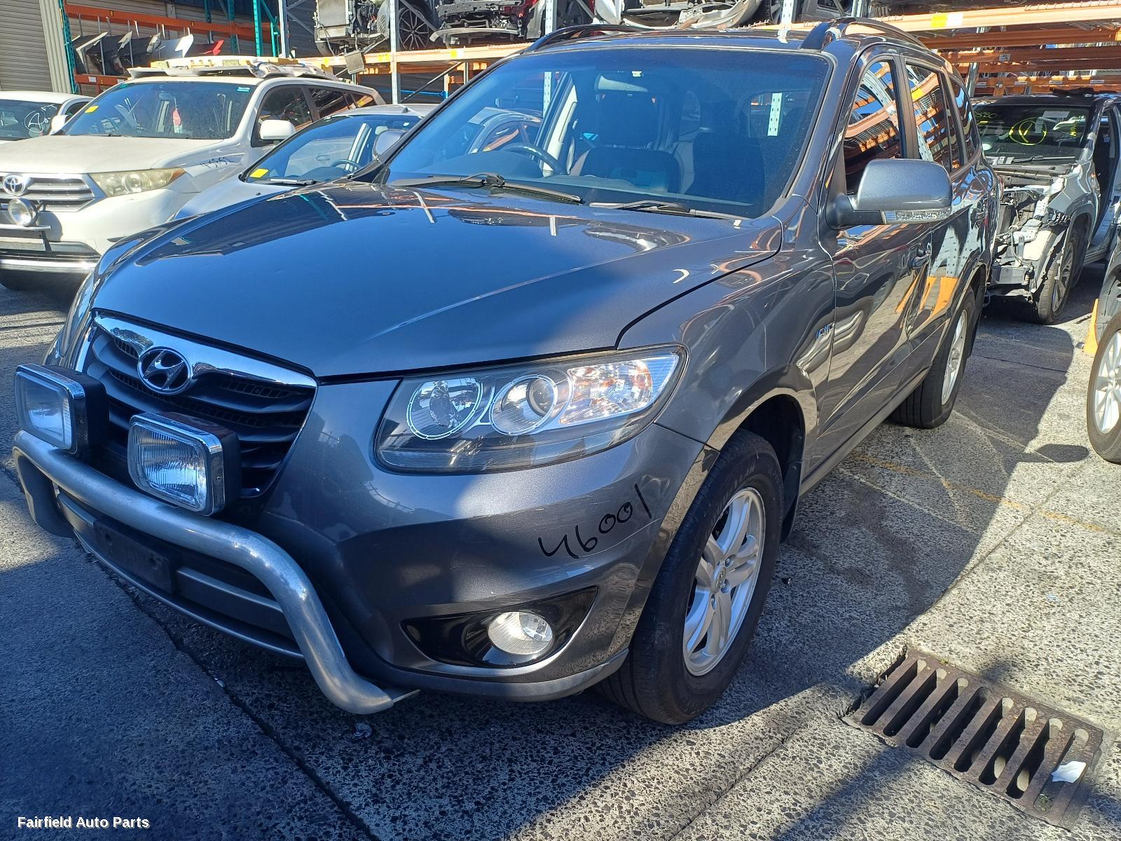 2011 Hyundai Santa Fe Left Taillight