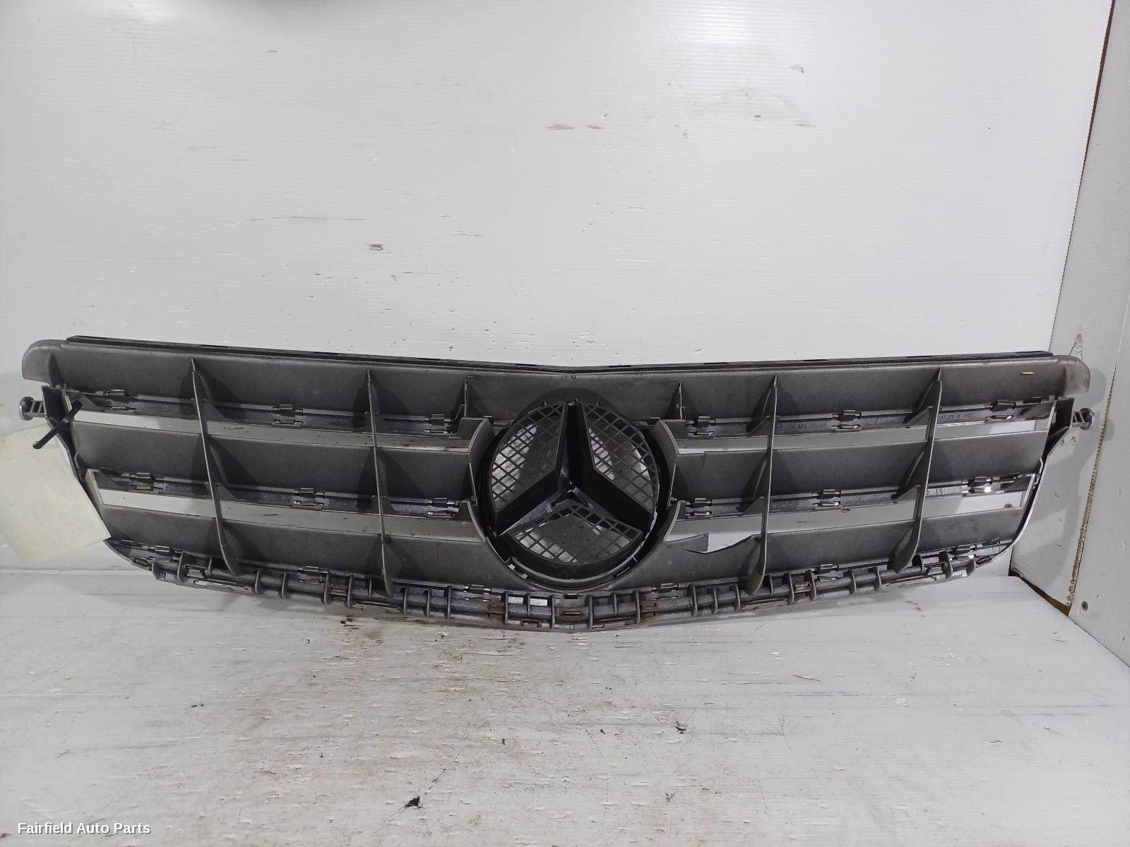 2011-2014 Mercedes C Class Grille