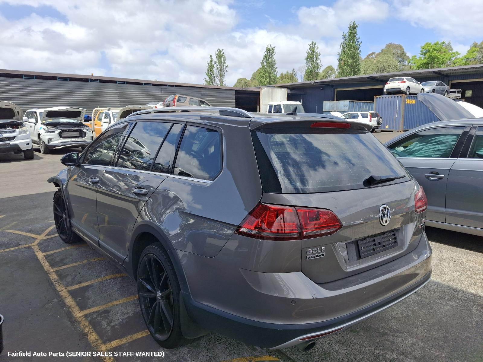 2016 Volkswagen Golf Right Rear Hub Assembly