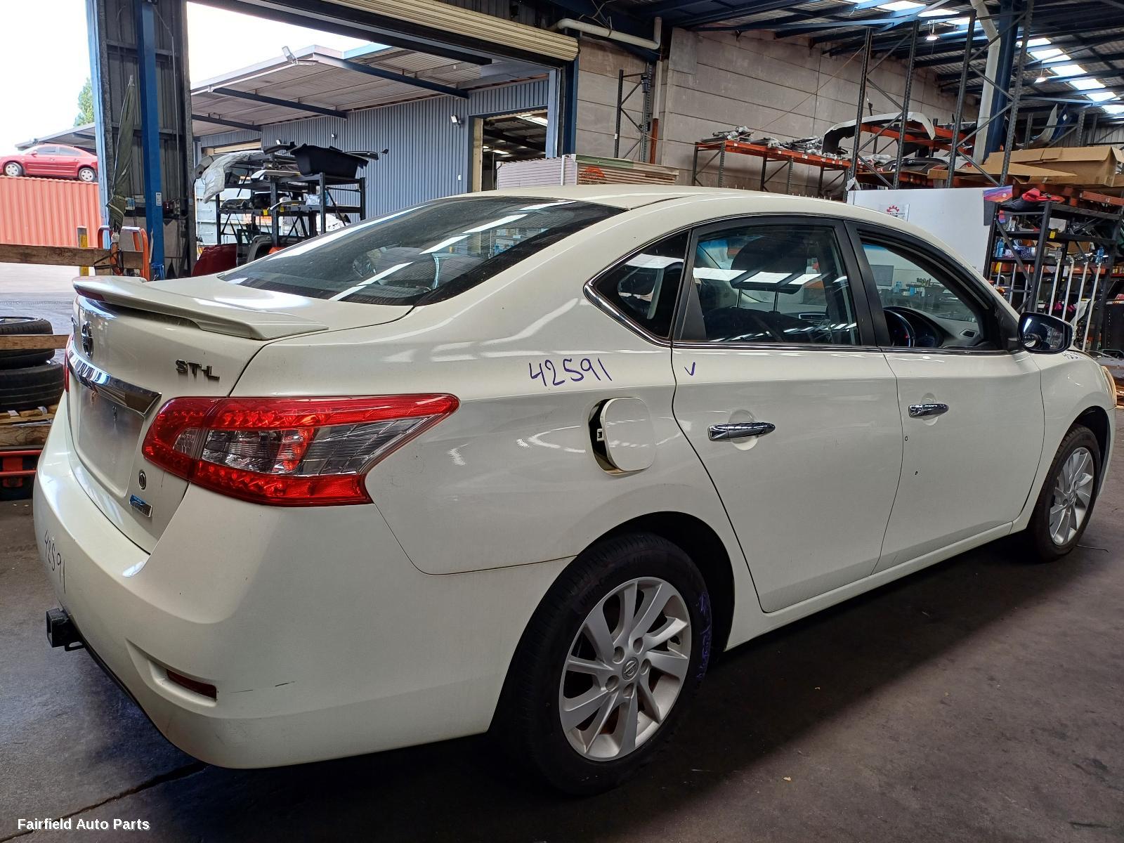 2013 Nissan Pulsar Left Taillight