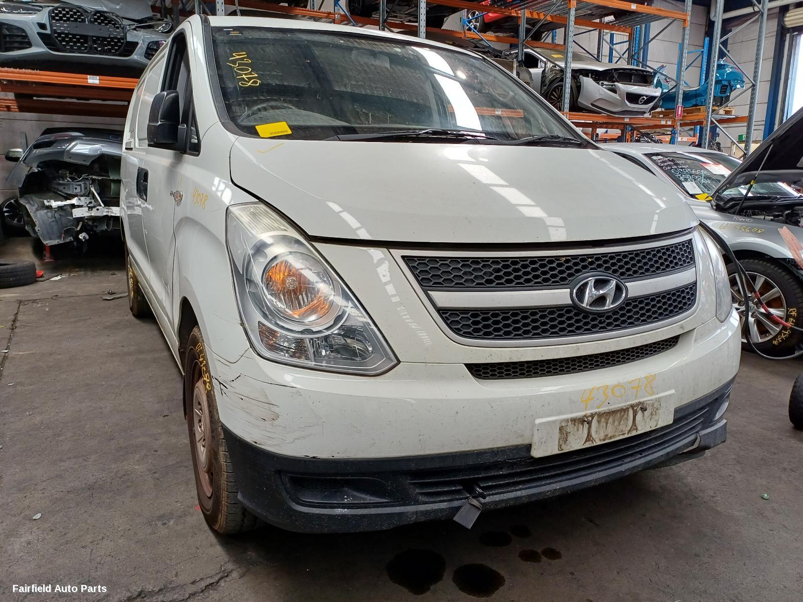 2010 Hyundai Iload/imax Washer Bottle