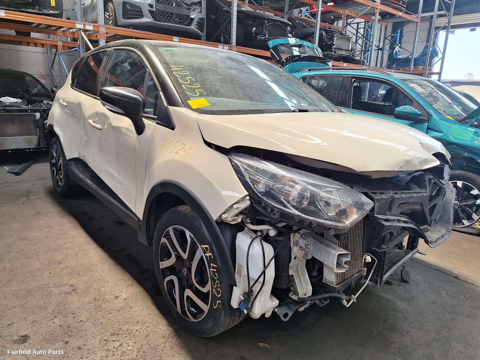 2015 Renault Captur Left Taillight