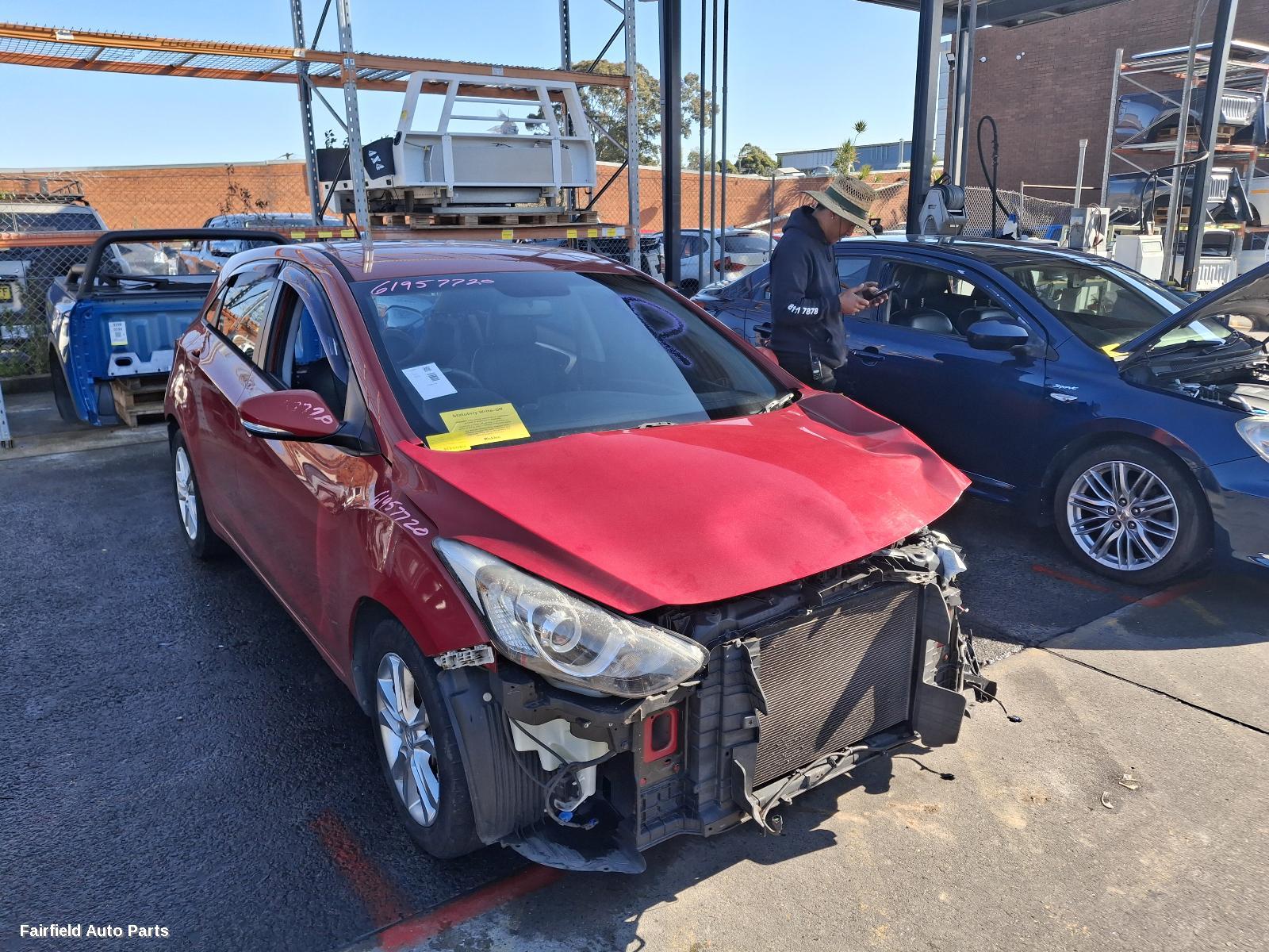 2014 Hyundai I30 Right Guard Liner