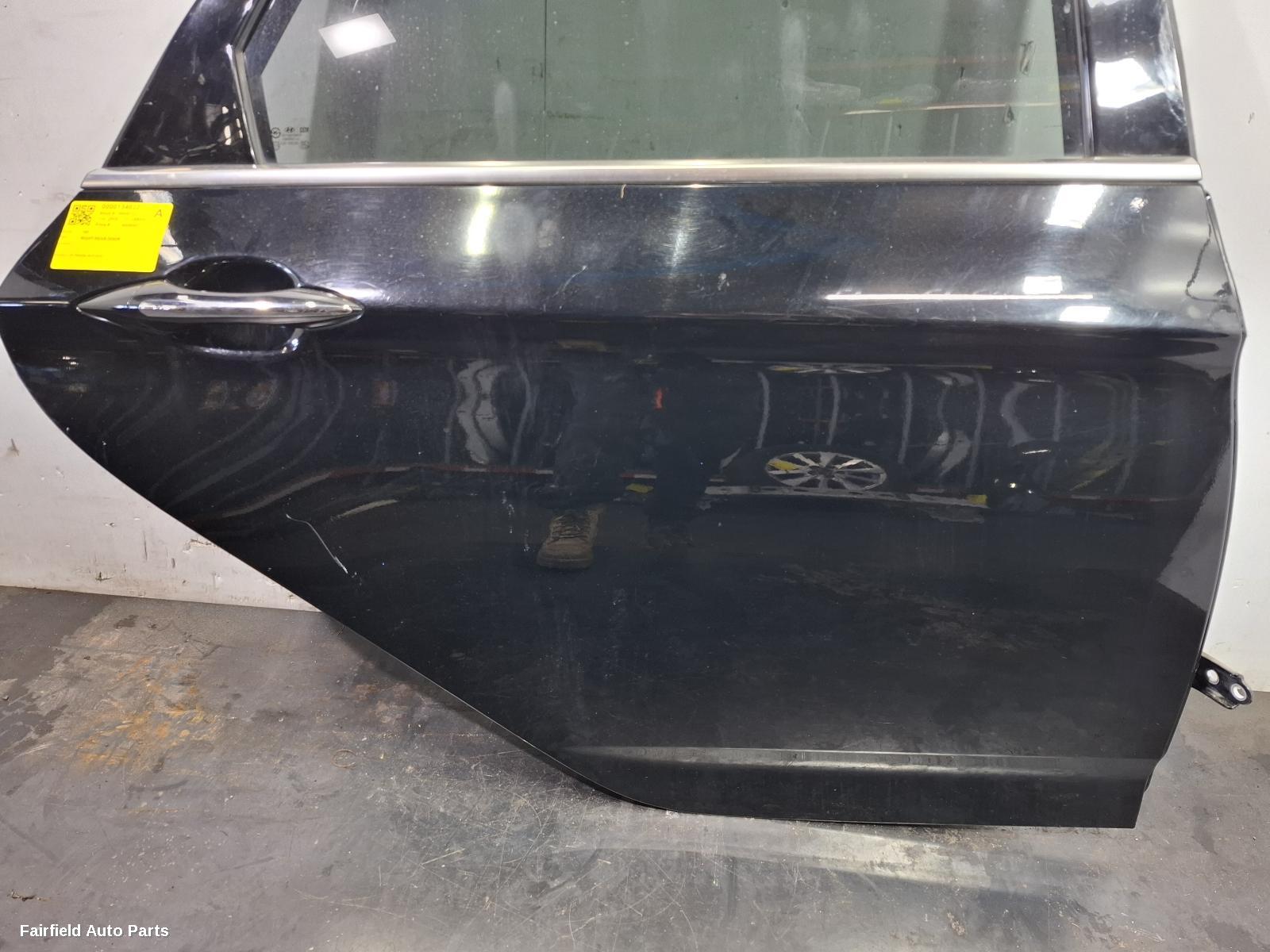 2011-2019 Hyundai I40 Right Rear Door Sliding