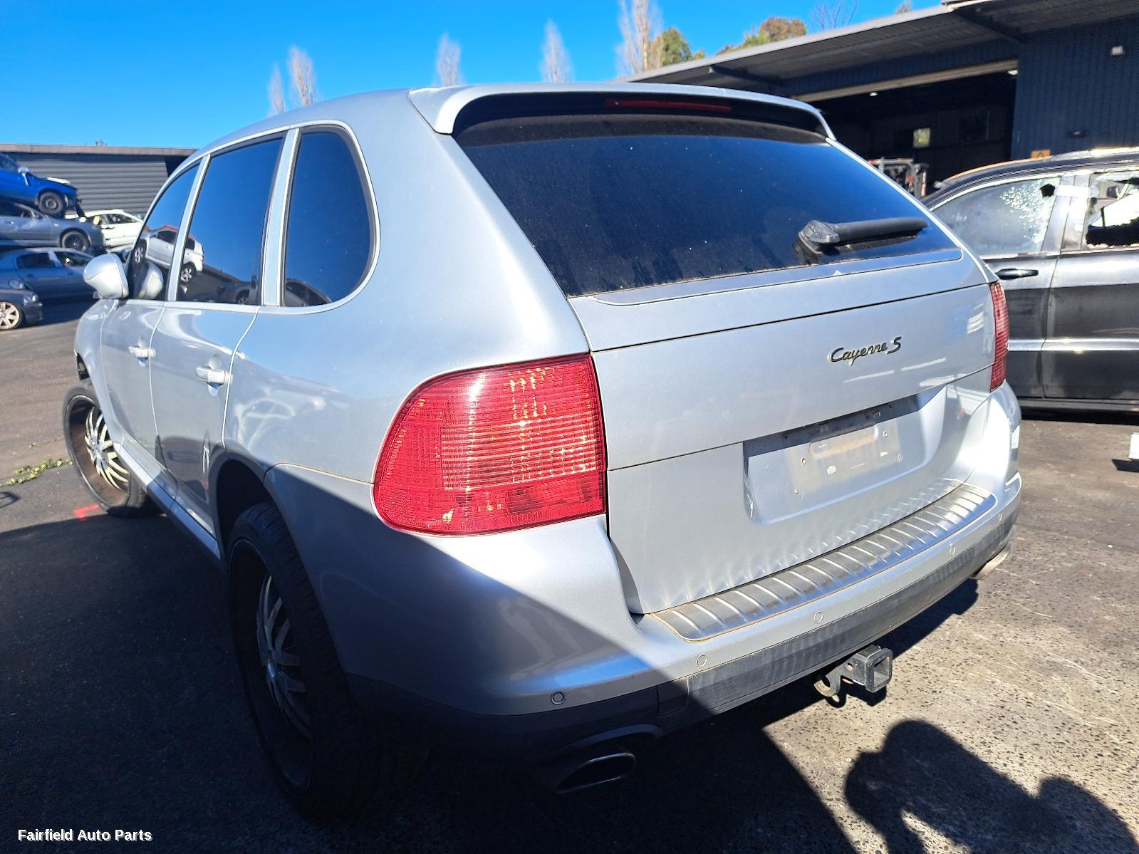 2004 Porsche Cayenne Right Front Door