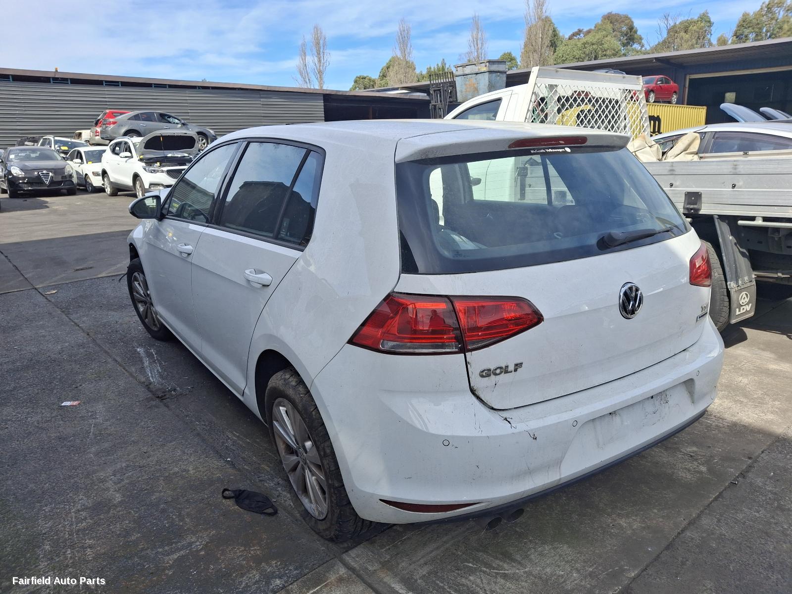 2015 Volkswagen Golf Right Taillight