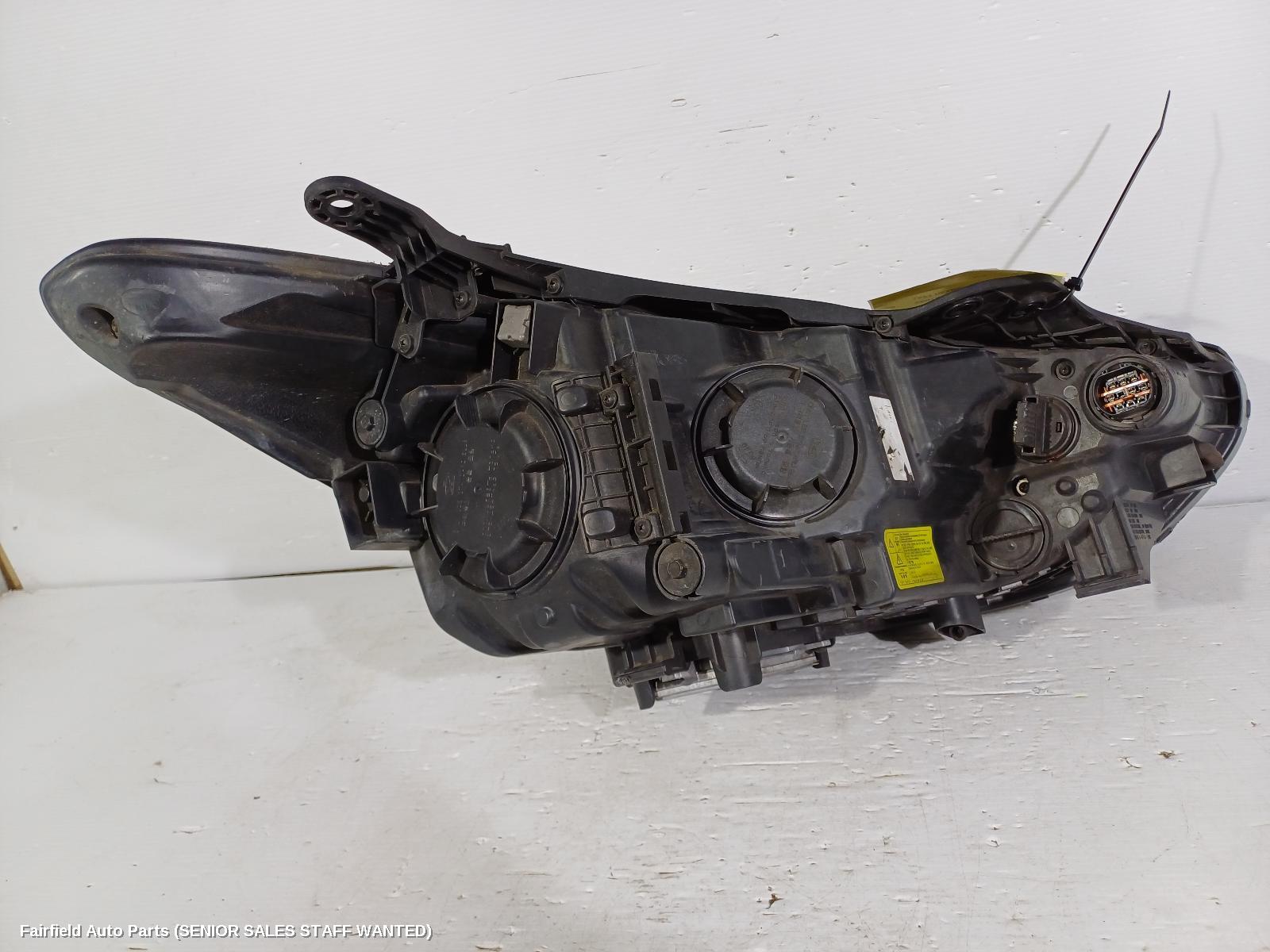 2016 Hyundai Santa Fe Left Headlamp