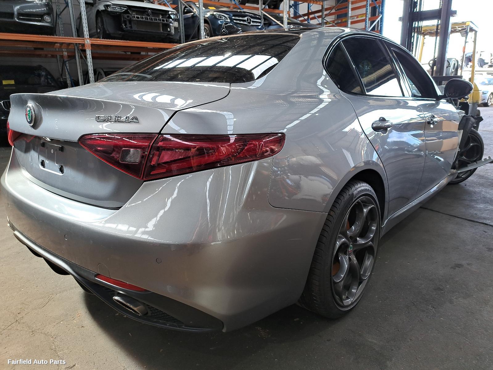 2019 Alfa Romeo Giulia Left Front Door