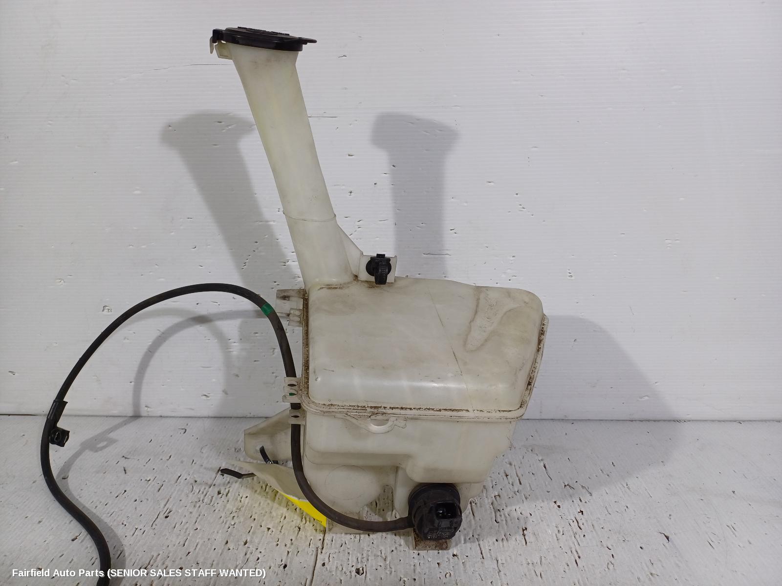 2006-2016 Toyota Yaris Washer Bottle