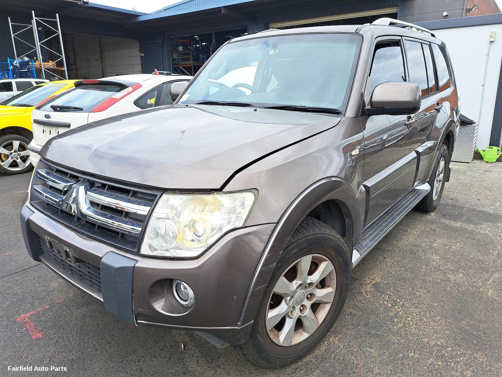 2011 Mitsubishi Pajero Left Door Mirror