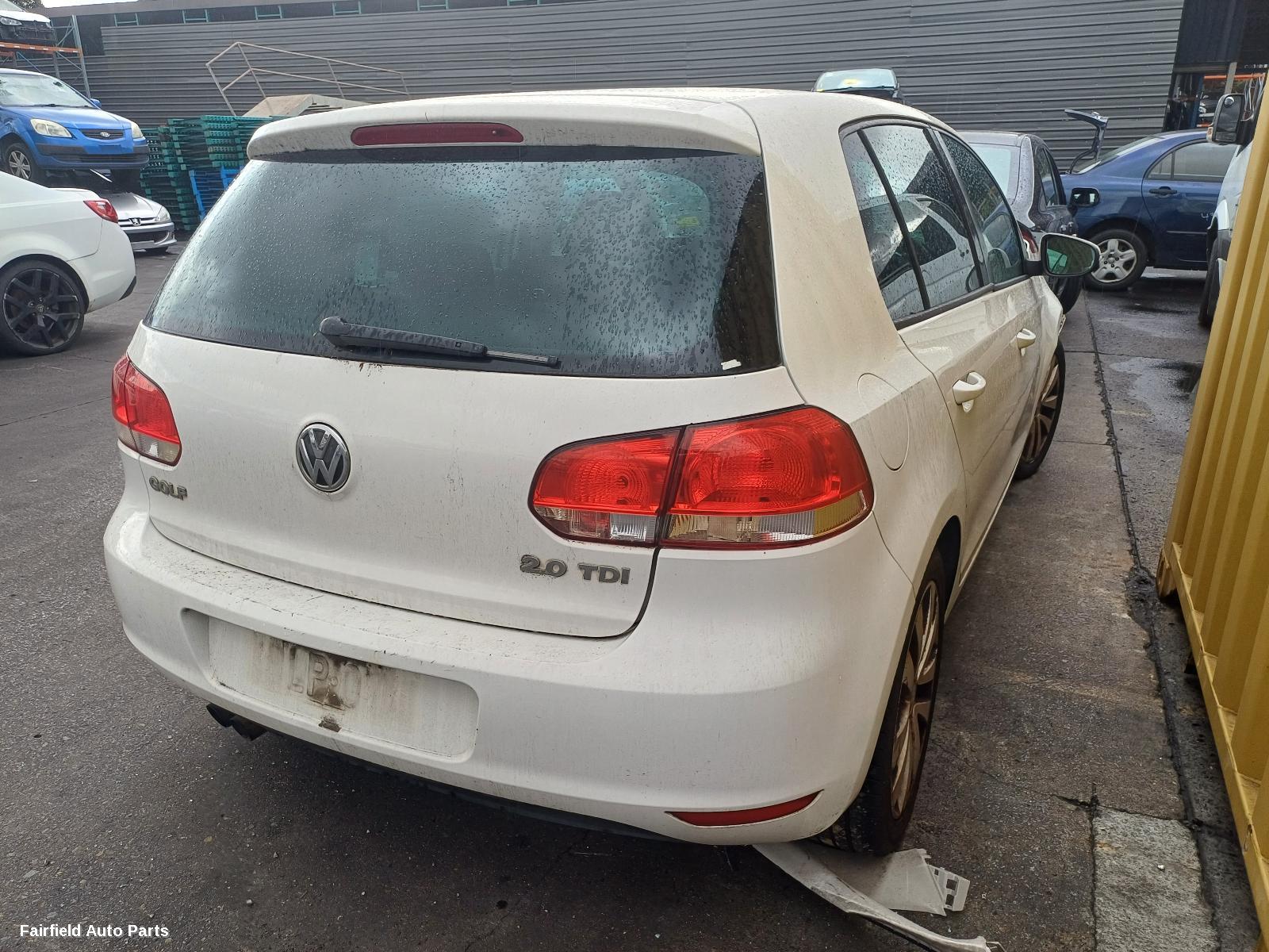 2009 Volkswagen Golf Left Taillight
