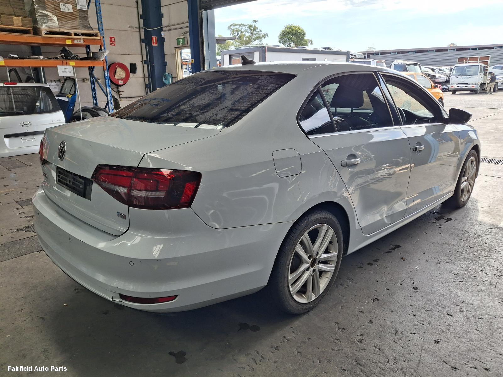 2017 Volkswagen Jetta Left Rear Door Sliding