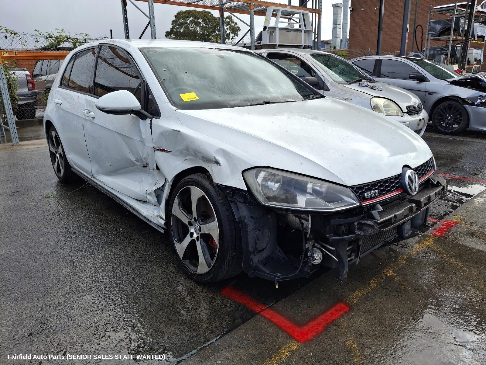 2014 Volkswagen Golf Left Front Hub Assembly