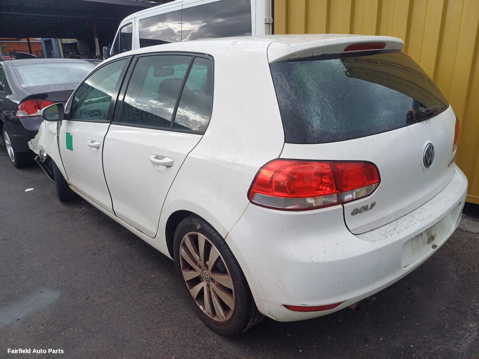 2009 Volkswagen Golf Left Taillight