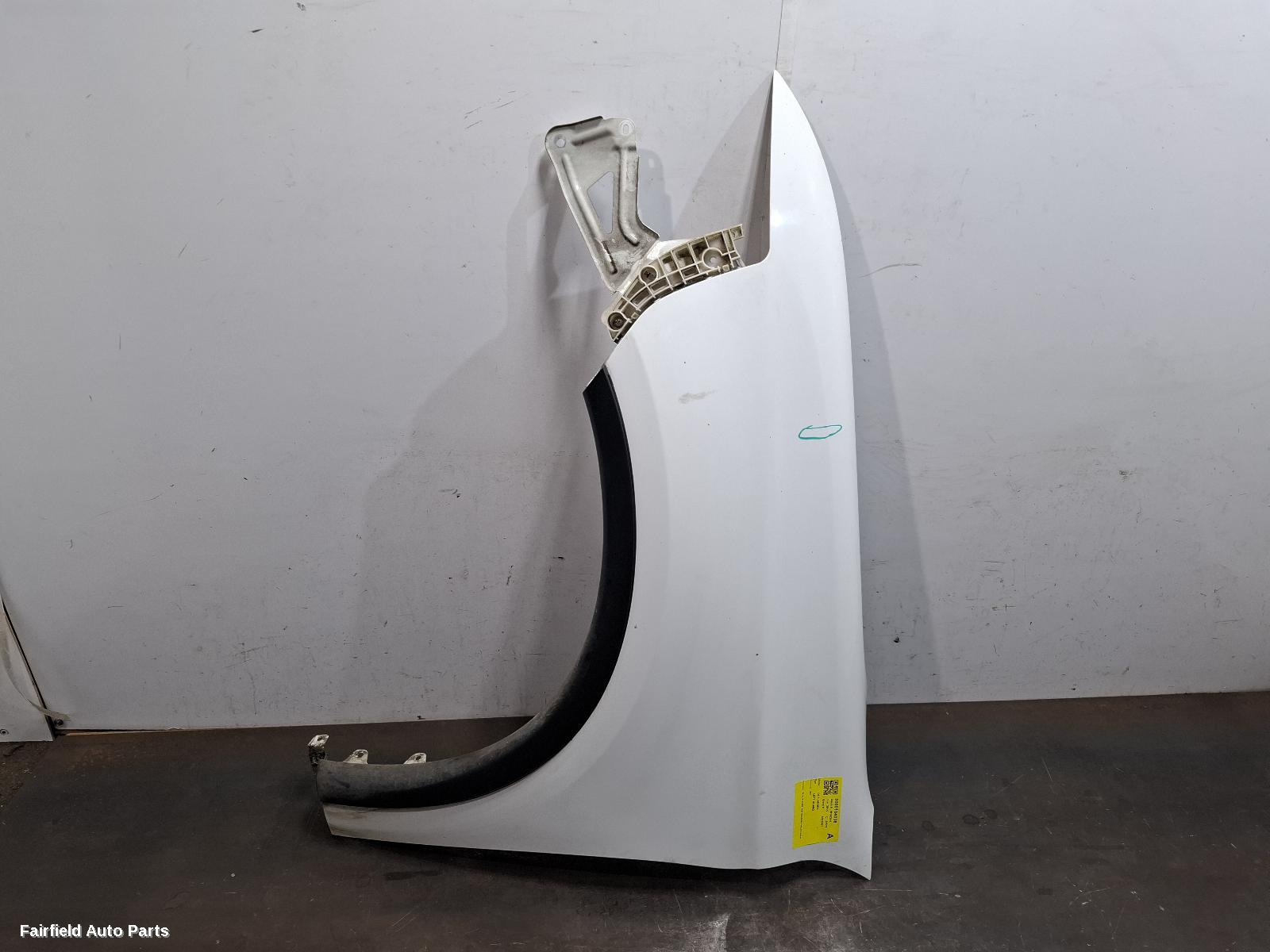 2015 Mitsubishi Outlander Left Guard