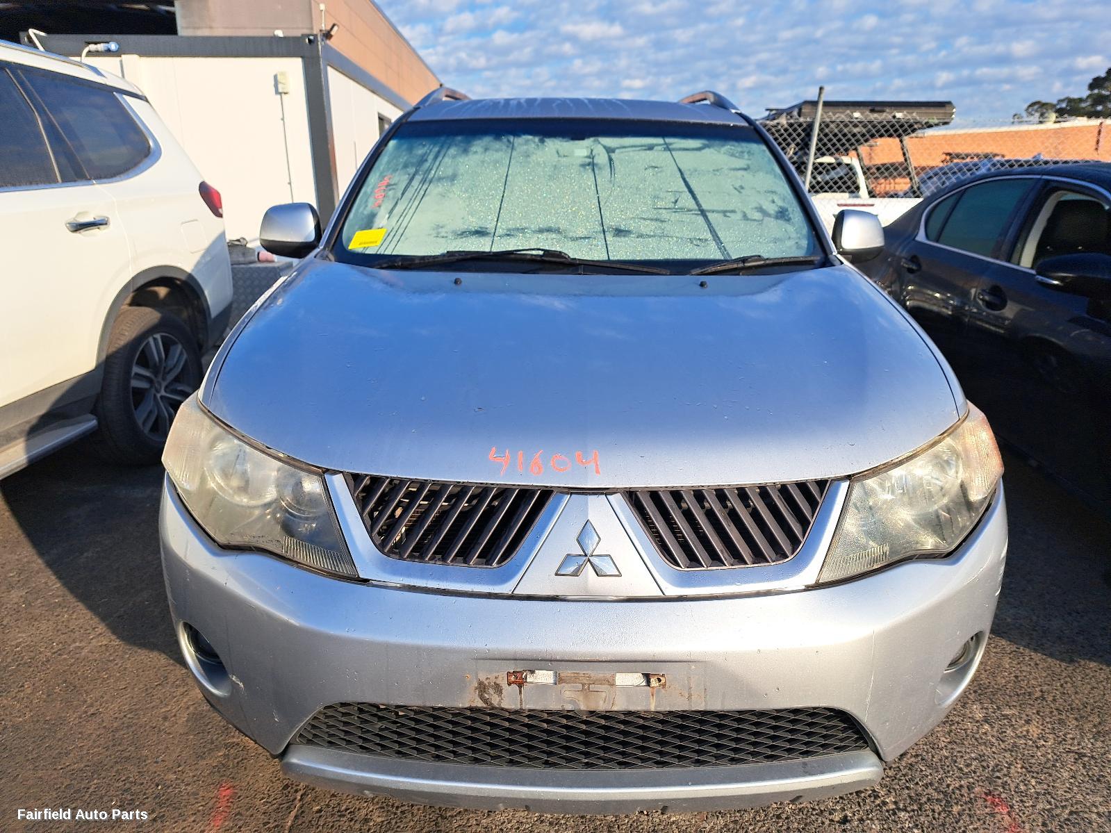 2009 Mitsubishi Outlander Left Rear Door Sliding