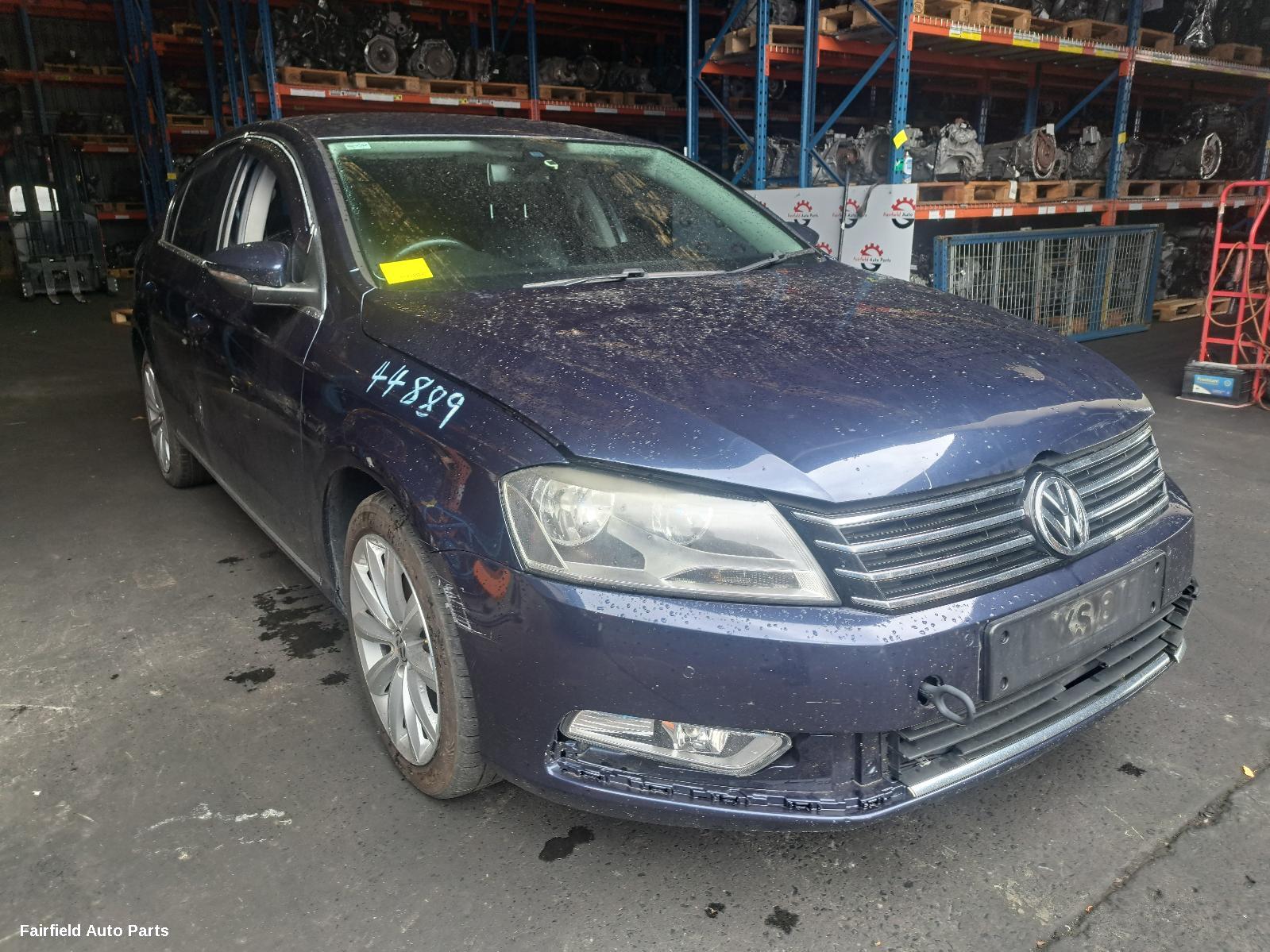 2013 Volkswagen Passat Left Front Door