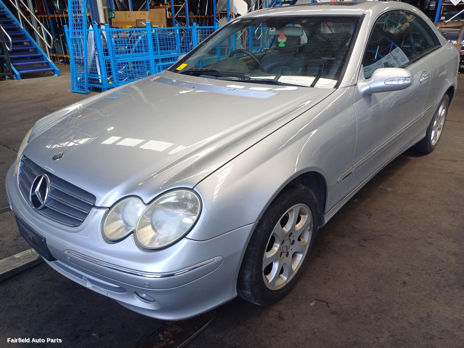 2004 Mercedes Clk Right Guard