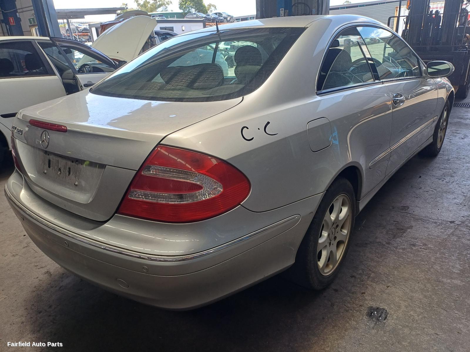 2004 Mercedes Clk Right Front Door