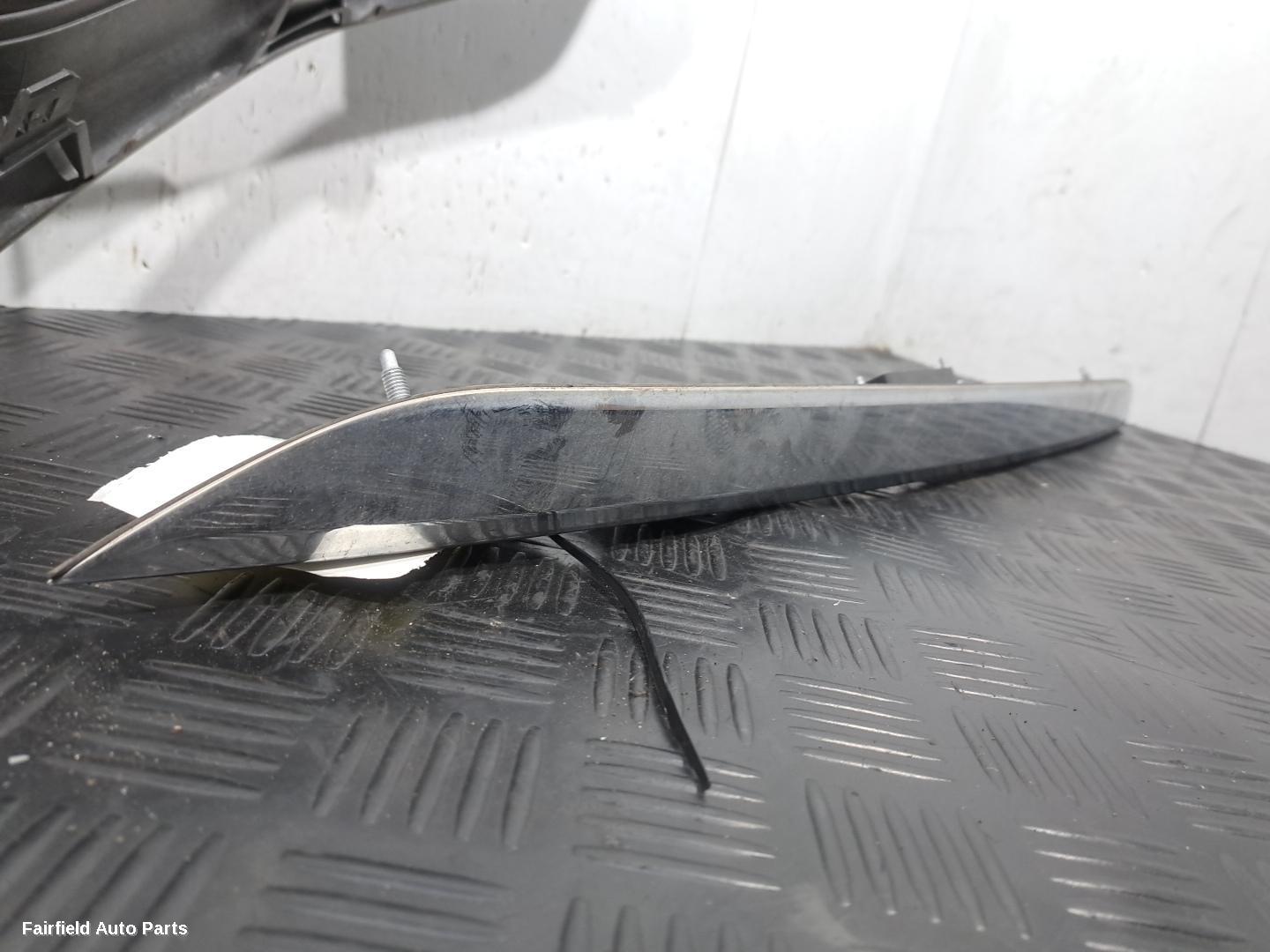 2005-2019 Toyota Estima Rear Garnish