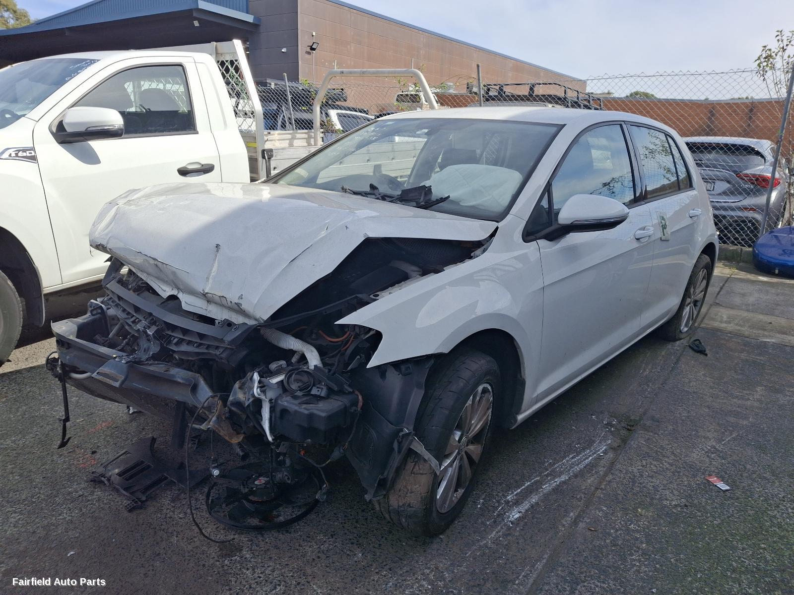 2015 Volkswagen Golf Left Taillight