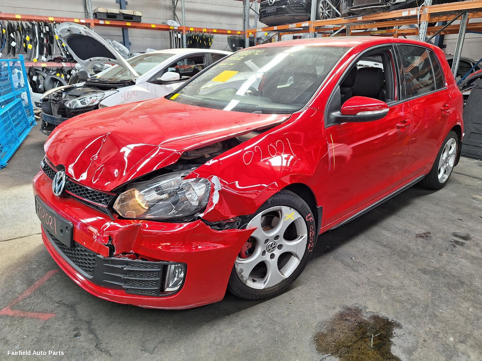 2010 Volkswagen Golf Left Taillight