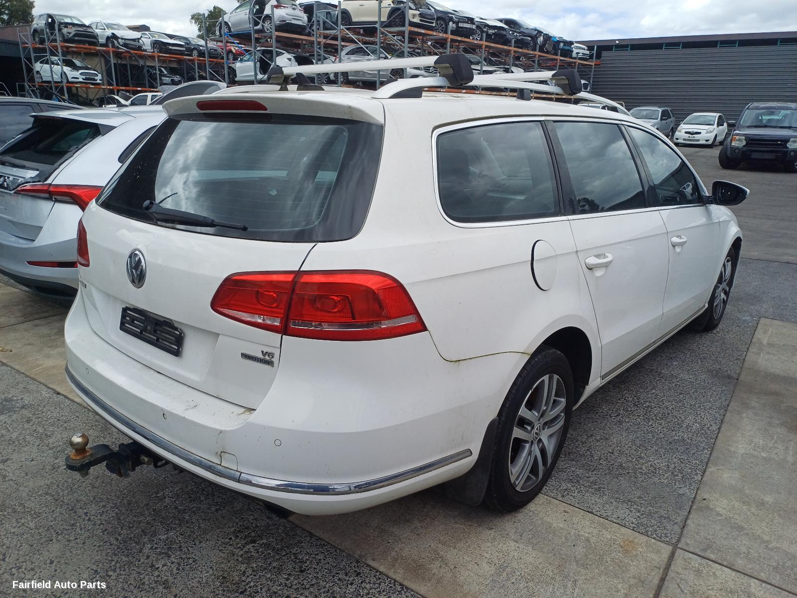 2014 Volkswagen Passat Right Guard