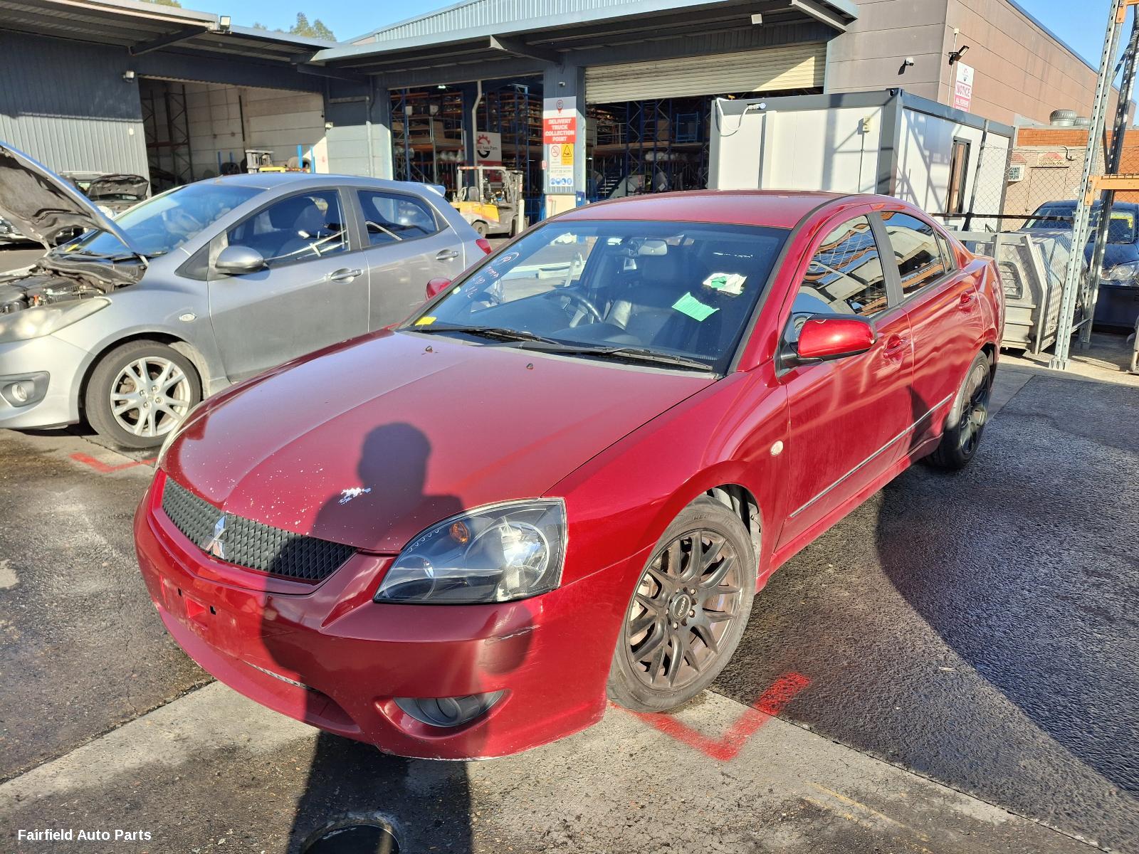 2007 Mitsubishi 380 Left Guard