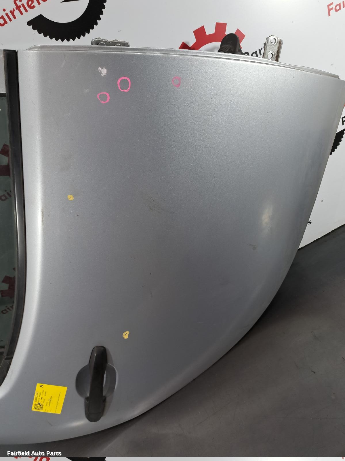2009-2015 Mitsubishi Triton Right Rear Door Sliding