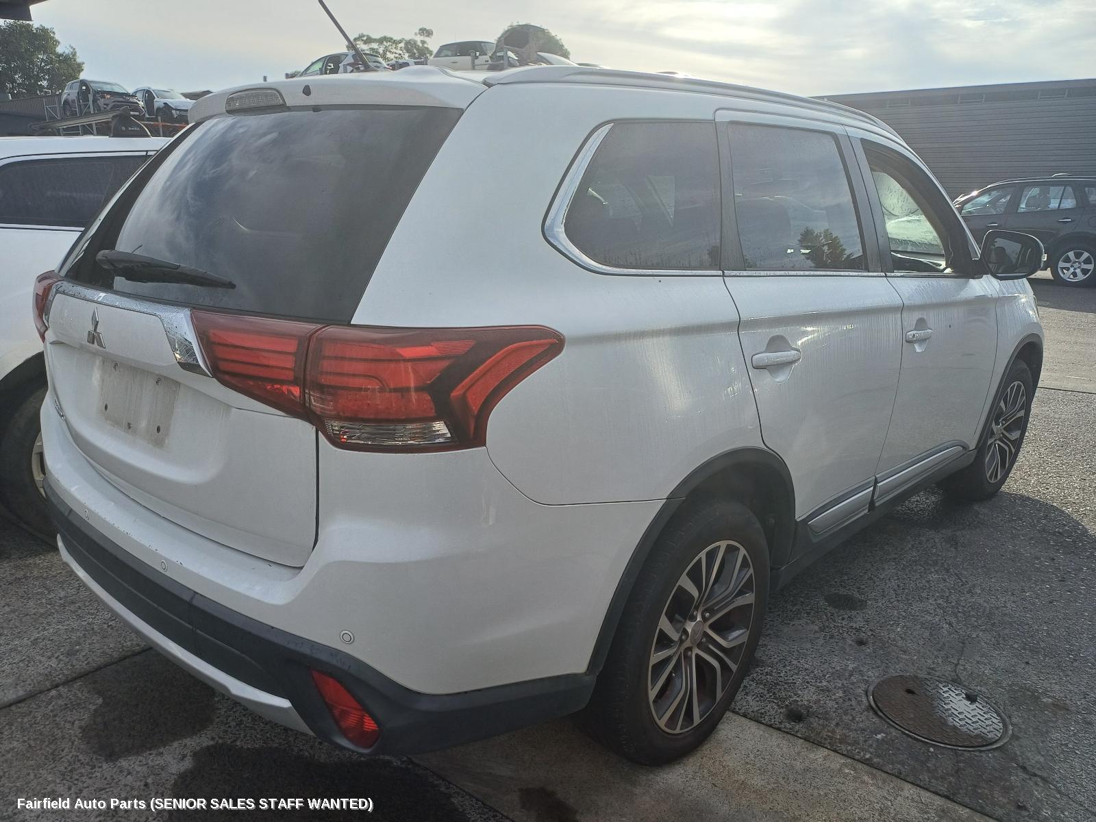 2015 Mitsubishi Outlander Right Rear Door Sliding
