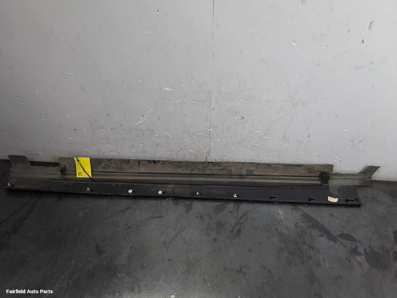 2016-2026 Land Rover Discovery Side Step Skirt