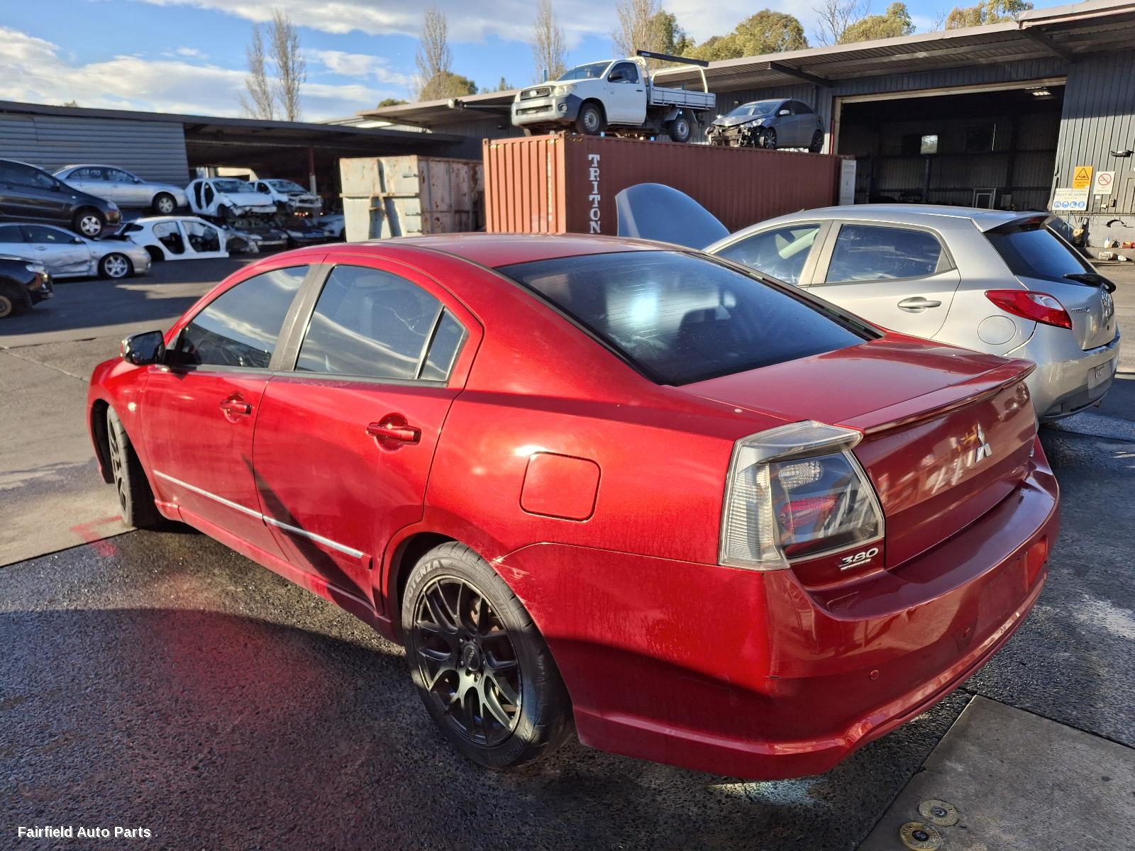2007 Mitsubishi 380 Left Guard