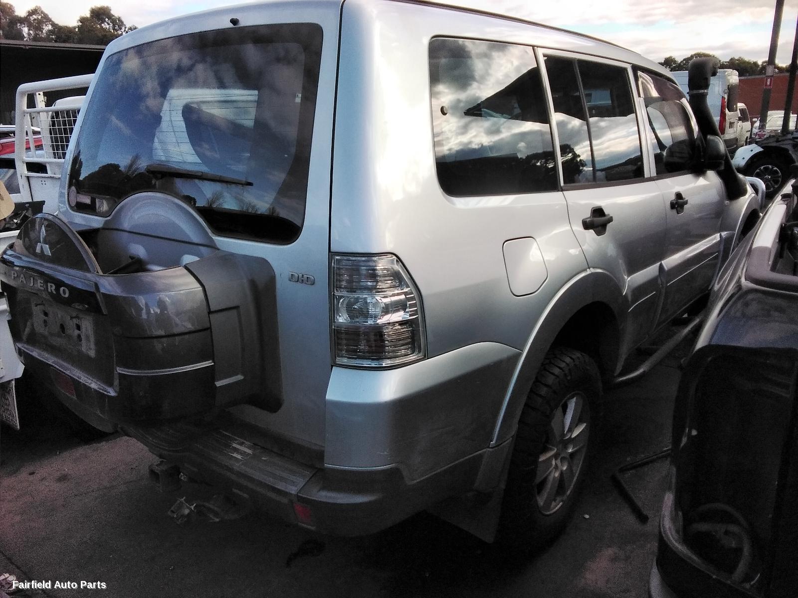 2007 Mitsubishi Pajero Sunvisor