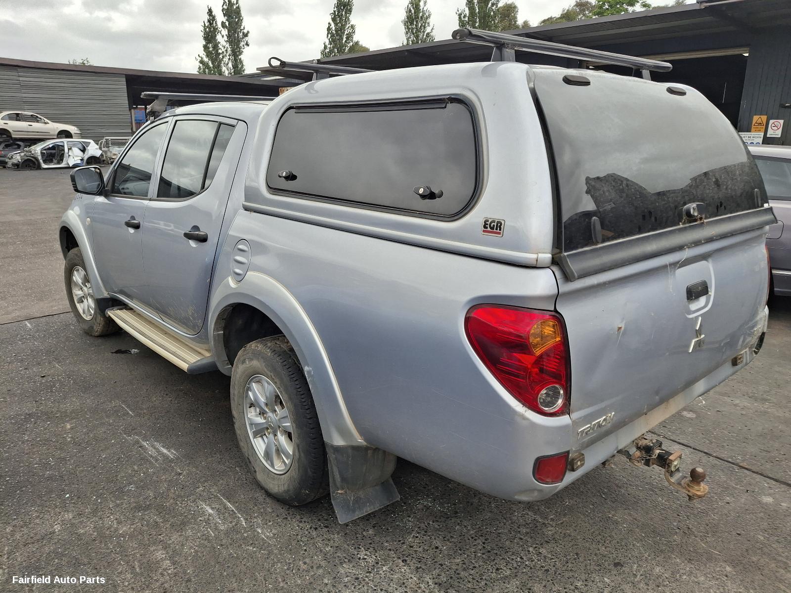 2015 Mitsubishi Triton Glove Box